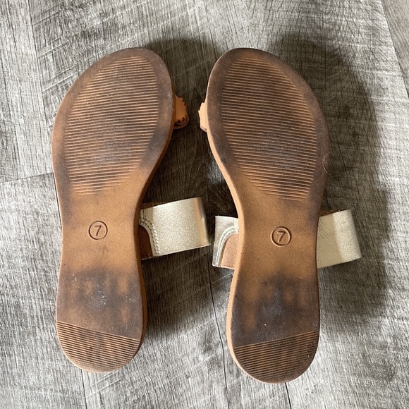 Universal Thread Sandals - Picture 3 of 3